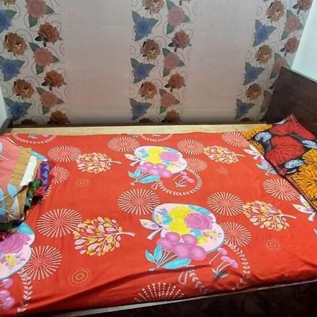 Pratima Guest House , Калькутта Экстерьер фото